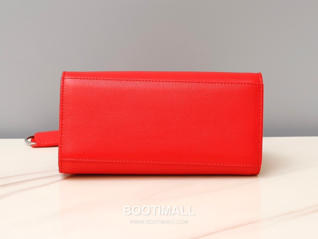 Salvatore Ferragamo Hug Nappa Calfskin Top Handle Shoulder Bag with Embrace Lock 살바토레페라가모 허그 나파 카프스킨 탑핸들 숄더백 205608 31.5cm 5