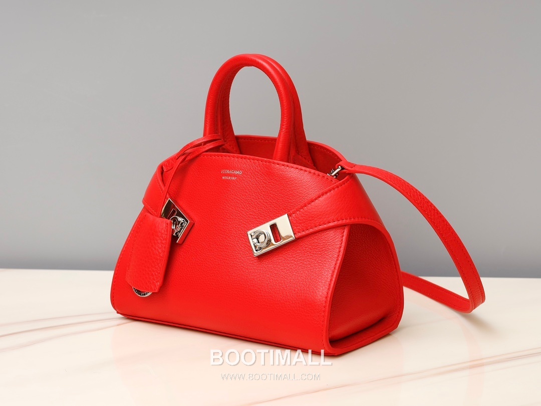 Salvatore Ferragamo Hug Nappa Calfskin Top Handle Shoulder Bag with Embrace Lock 살바토레페라가모 허그 나파 카프스킨 탑핸들 숄더백 205608 31.5cm 9