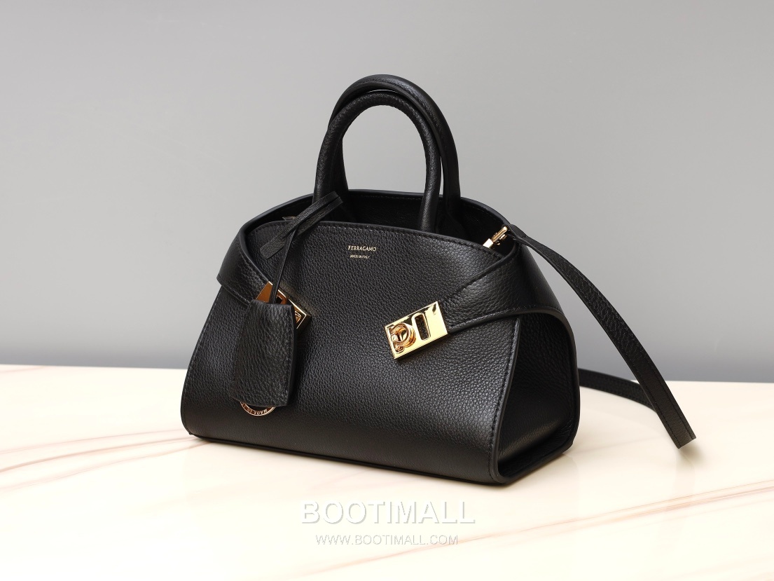 Salvatore Ferragamo Hug Nappa Calfskin Top Handle Shoulder Bag with Embrace Lock 살바토레페라가모 허그 나파 카프스킨 탑핸들 숄더백 205608 31.5cm 9