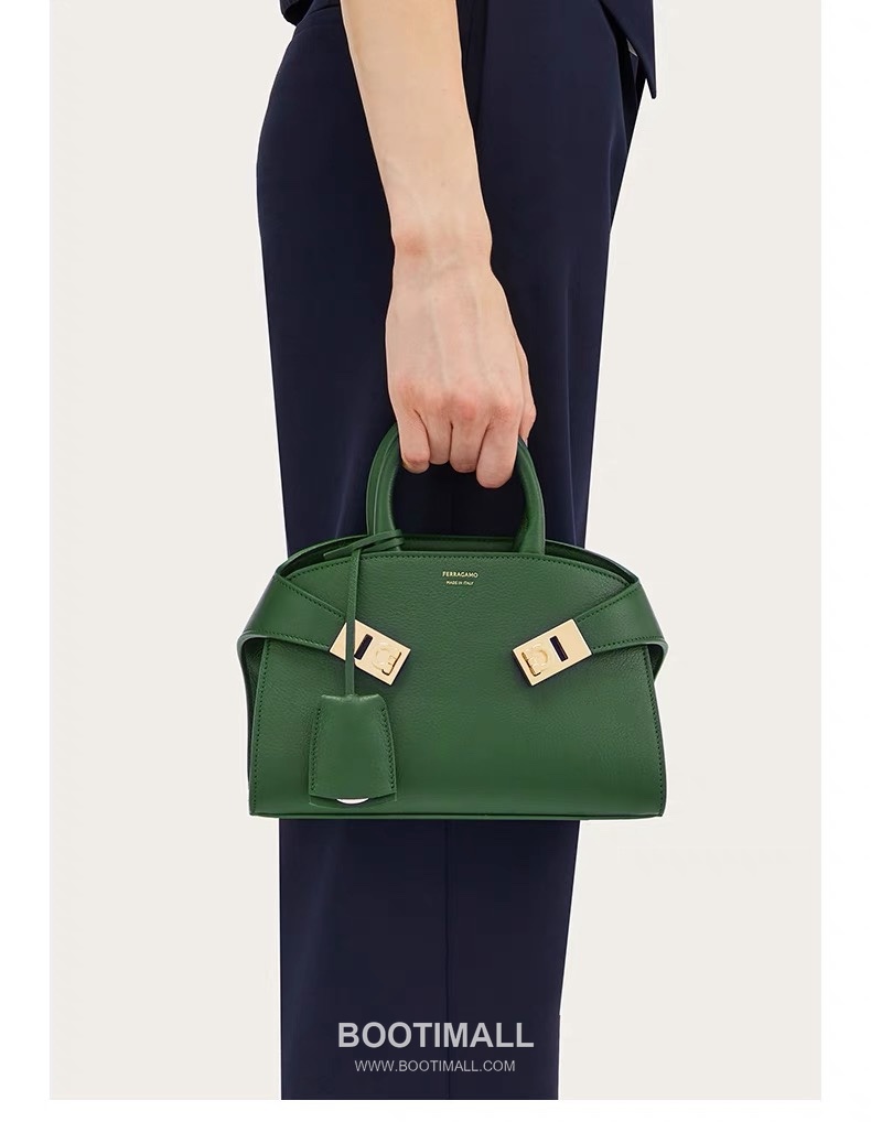 Salvatore Ferragamo Hug Nappa Calfskin Top Handle Shoulder Bag with Embrace Lock 살바토레페라가모 허그 나파 카프스킨 탑핸들 숄더백 205608 31.5cm 5