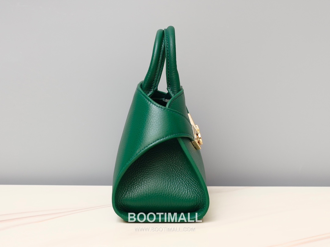 Salvatore Ferragamo Hug Nappa Calfskin Top Handle Shoulder Bag with Embrace Lock 살바토레페라가모 허그 나파 카프스킨 탑핸들 숄더백 205608 31.5cm 12