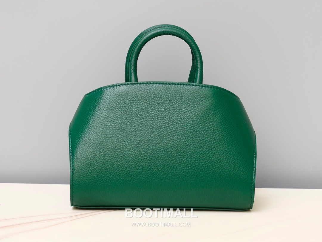 Salvatore Ferragamo Hug Nappa Calfskin Top Handle Shoulder Bag with Embrace Lock 살바토레페라가모 허그 나파 카프스킨 탑핸들 숄더백 205608 31.5cm 13