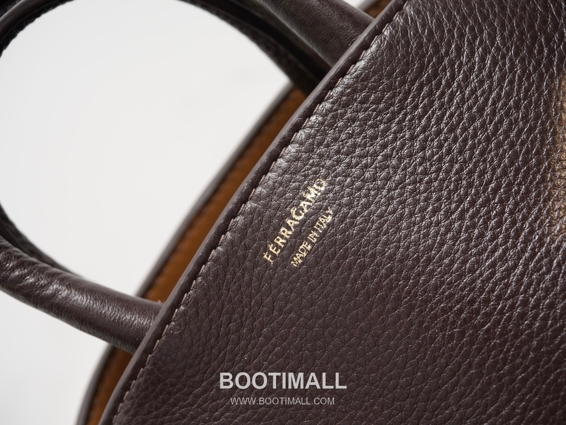 Salvatore Ferragamo Hug Nappa Calfskin Top Handle Shoulder Bag with Embrace Lock 살바토레페라가모 허그 나파 카프스킨 탑핸들 숄더백 205608 31.5cm 11