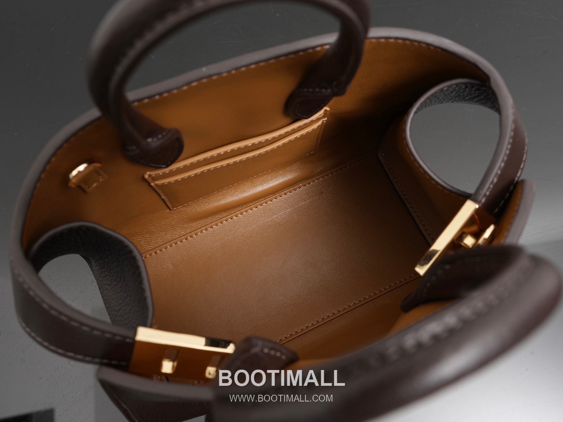 Salvatore Ferragamo Hug Nappa Calfskin Top Handle Shoulder Bag with Embrace Lock 살바토레페라가모 허그 나파 카프스킨 탑핸들 숄더백 205608 31.5cm 13