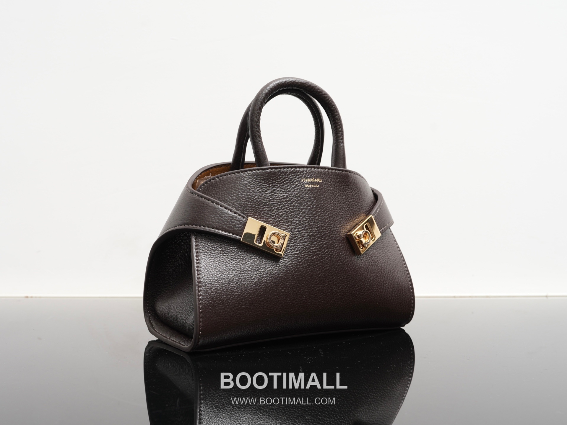 Salvatore Ferragamo Hug Nappa Calfskin Top Handle Shoulder Bag with Embrace Lock 살바토레페라가모 허그 나파 카프스킨 탑핸들 숄더백 205608 31.5cm 17