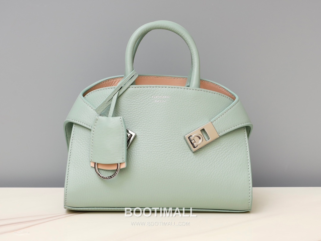 Salvatore Ferragamo Hug Nappa Calfskin Top Handle Shoulder Bag with Embrace Lock 살바토레페라가모 허그 나파 카프스킨 탑핸들 숄더백 205608 31.5cm 8