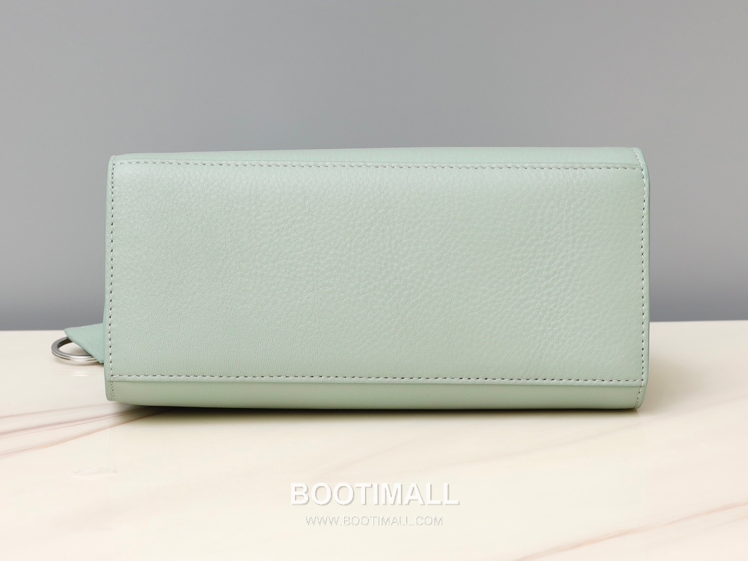 Salvatore Ferragamo Hug Nappa Calfskin Top Handle Shoulder Bag with Embrace Lock 살바토레페라가모 허그 나파 카프스킨 탑핸들 숄더백 205608 31.5cm 11