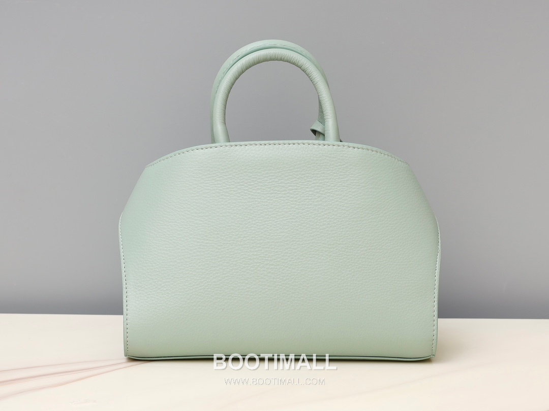 Salvatore Ferragamo Hug Nappa Calfskin Top Handle Shoulder Bag with Embrace Lock 살바토레페라가모 허그 나파 카프스킨 탑핸들 숄더백 205608 31.5cm 13