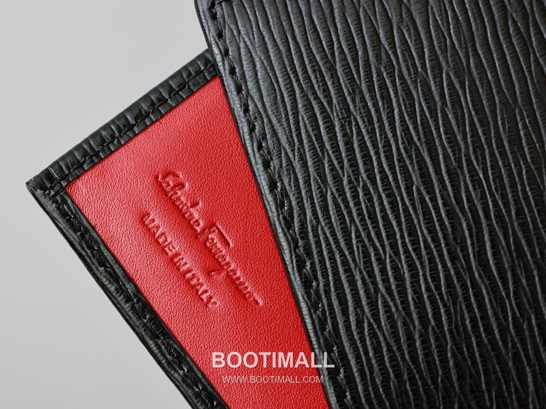 Salvatore Ferragamo Gancini Wave Calfskin Bi-Fold Wallet with Metal Logo Detail 살바토레페라가모 간치니 웨이브 카프스킨 반지갑 66A063 12cm 5