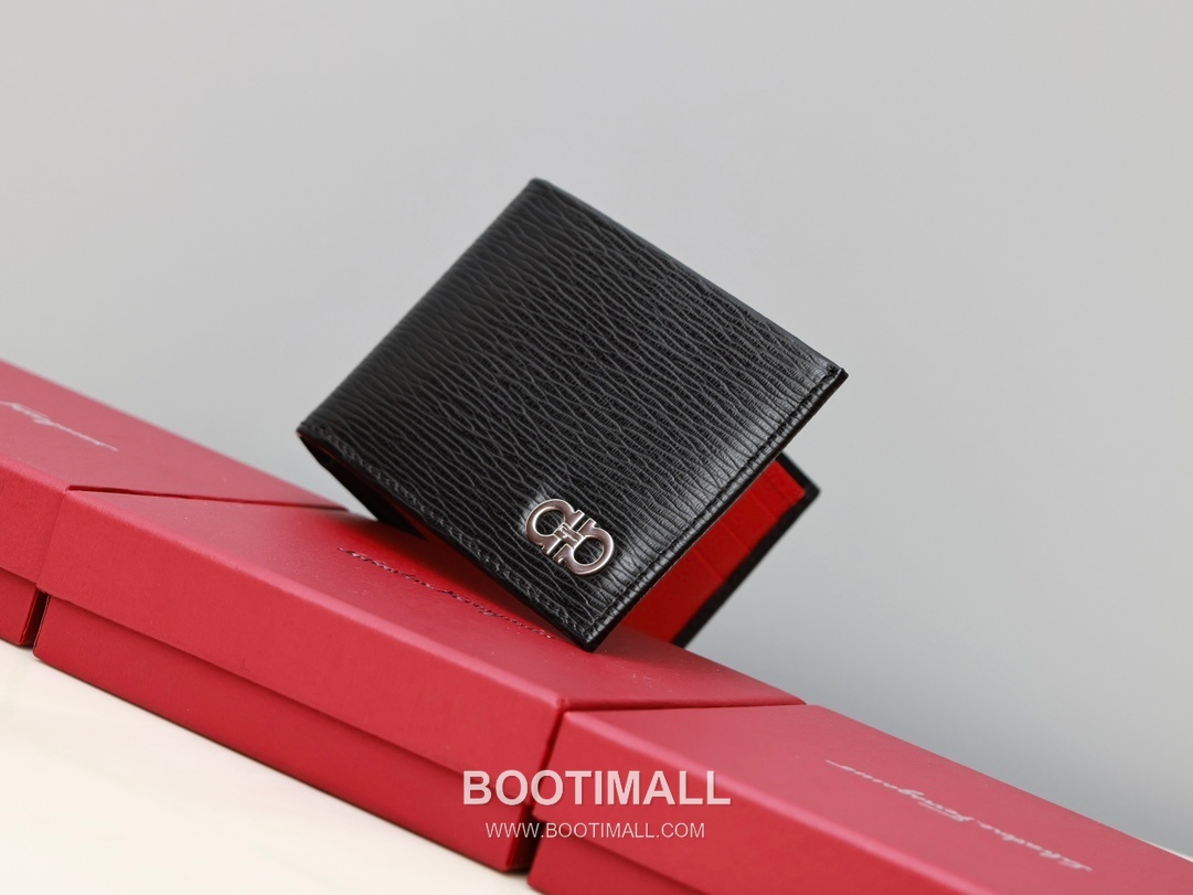 Salvatore Ferragamo Gancini Wave Calfskin Bi-Fold Wallet with Metal Logo Detail 살바토레페라가모 간치니 웨이브 카프스킨 반지갑 66A063 12cm 6