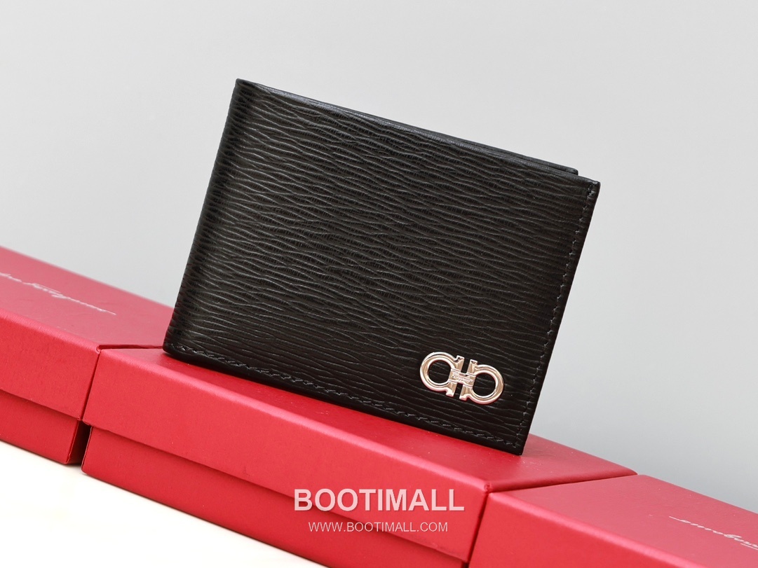 Salvatore Ferragamo Gancini Wave Calfskin Bi-Fold Wallet with Metal Logo Detail 살바토레페라가모 간치니 웨이브 카프스킨 반지갑 66A063 12cm 7