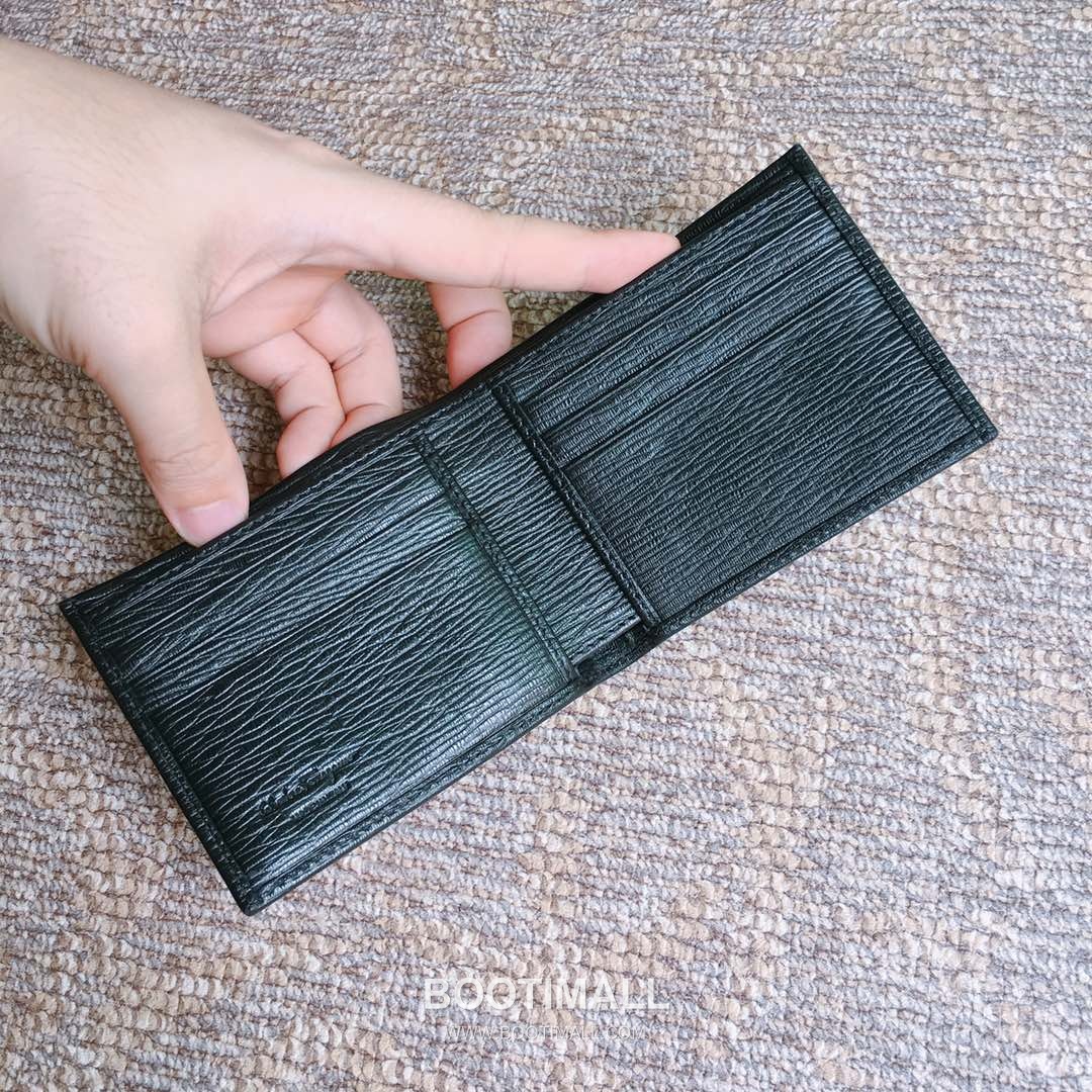 Salvatore Ferragamo Gancini Wave Calfskin Bi-Fold Wallet with Metal Logo Detail 살바토레페라가모 간치니 웨이브 카프스킨 반지갑 66A063 12cm 11