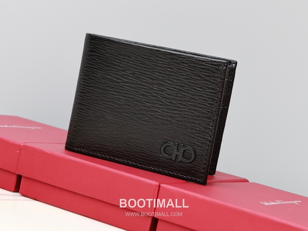 Salvatore Ferragamo Gancini Wave Calfskin Bi-Fold Wallet with Metal Logo Detail 살바토레페라가모 간치니 웨이브 카프스킨 반지갑 66A063 12cm 1