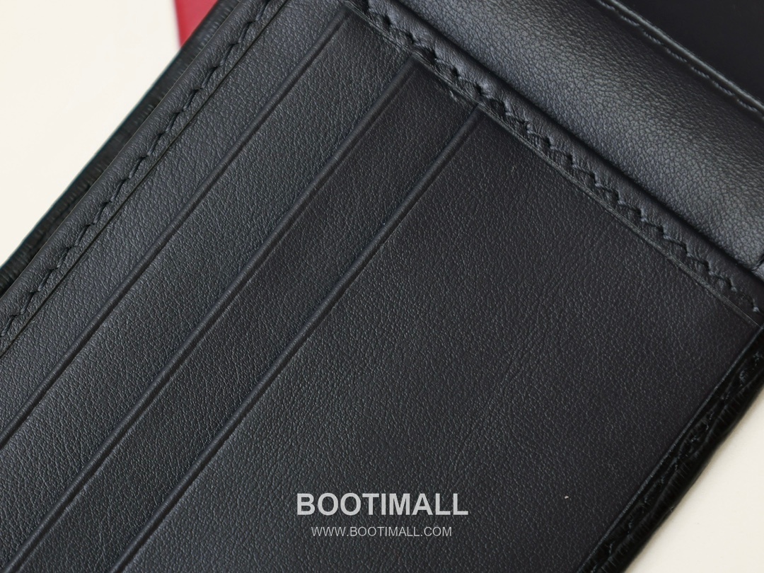 Salvatore Ferragamo Gancini Wave Calfskin Bi-Fold Wallet with Metal Logo Detail 살바토레페라가모 간치니 웨이브 카프스킨 반지갑 66A063 12cm 4