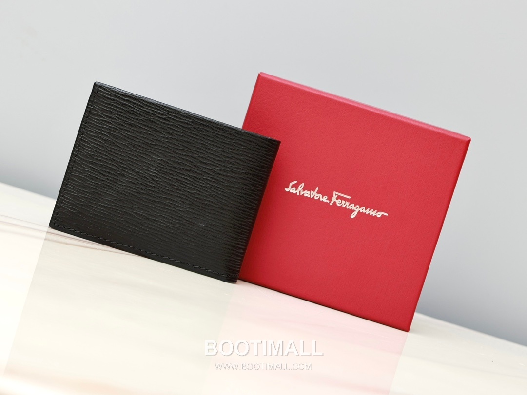 Salvatore Ferragamo Gancini Wave Calfskin Bi-Fold Wallet with Metal Logo Detail 살바토레페라가모 간치니 웨이브 카프스킨 반지갑 66A063 12cm 7
