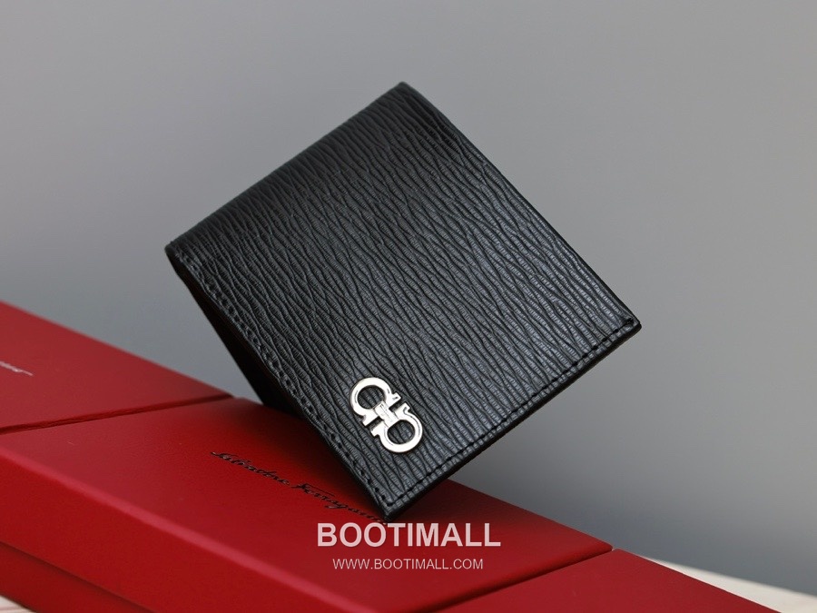 Salvatore Ferragamo Gancini Wave Calfskin Bi-Fold Wallet with Metal Logo Detail 살바토레페라가모 간치니 웨이브 카프스킨 반지갑 66A063 12cm 9