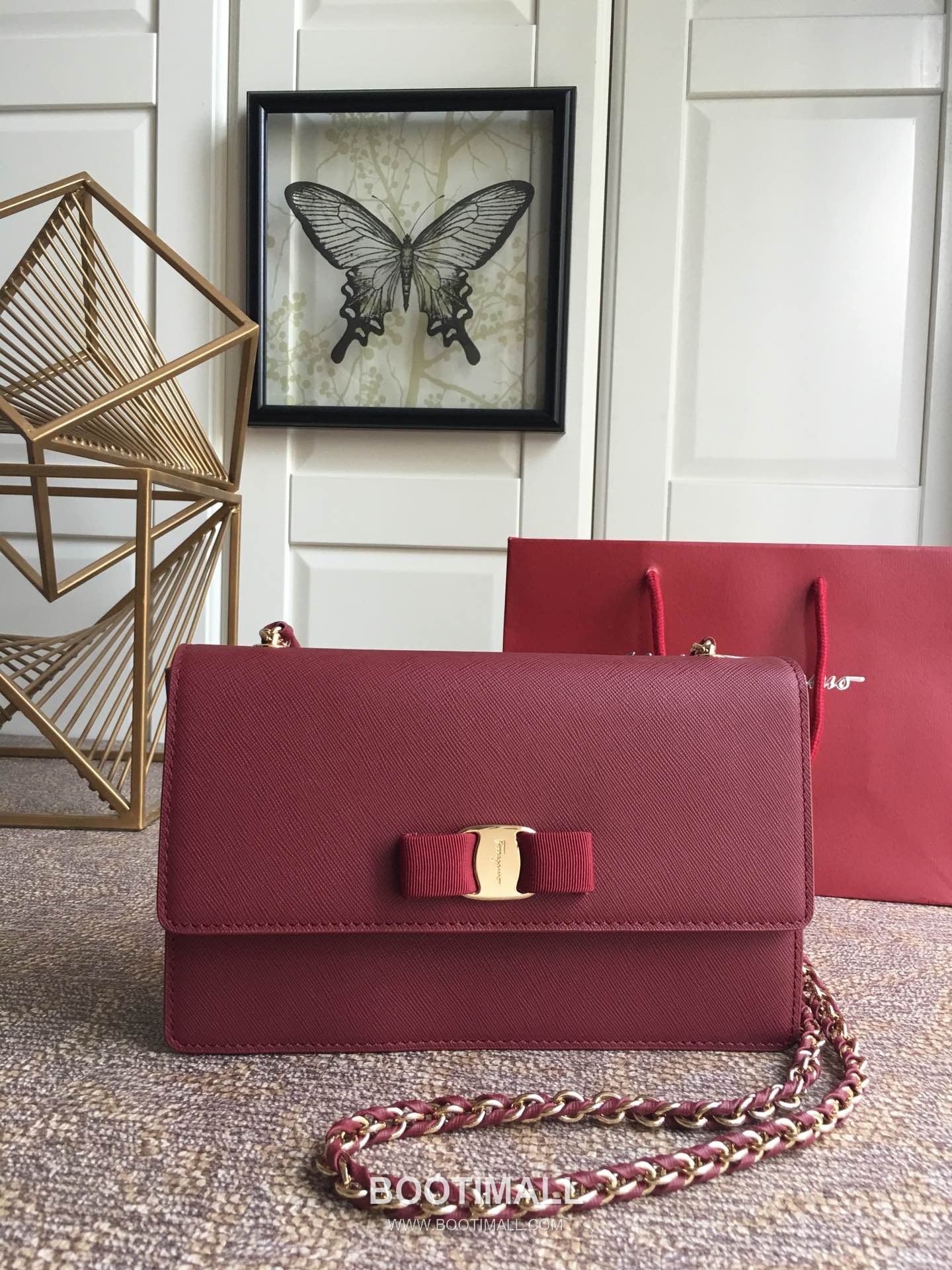 Salvatore Ferragamo Vara Bow Calfskin Flap Shoulder Bag with Chain Strap 살바토레페라가모 바라 보우 카프스킨 플랩 체인 숄더백 21E480 25cm 1