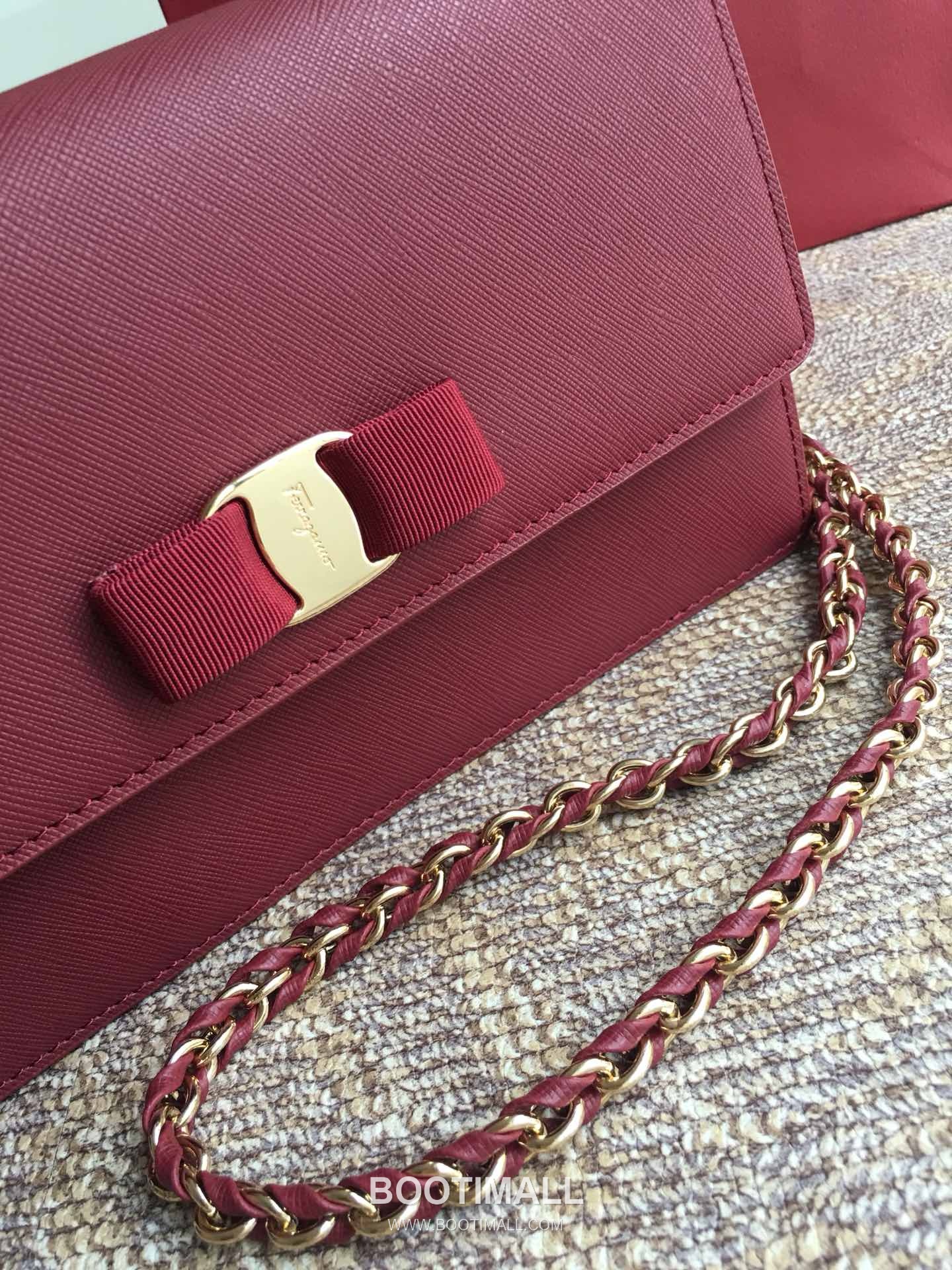 Salvatore Ferragamo Vara Bow Calfskin Flap Shoulder Bag with Chain Strap 살바토레페라가모 바라 보우 카프스킨 플랩 체인 숄더백 21E480 25cm 3
