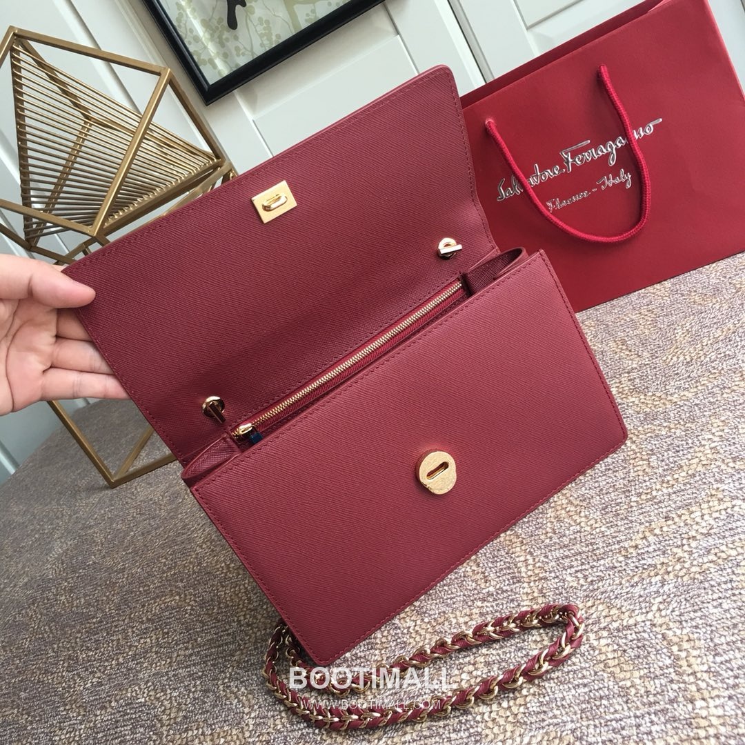 Salvatore Ferragamo Vara Bow Calfskin Flap Shoulder Bag with Chain Strap 살바토레페라가모 바라 보우 카프스킨 플랩 체인 숄더백 21E480 25cm 4