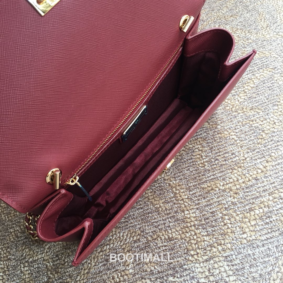 Salvatore Ferragamo Vara Bow Calfskin Flap Shoulder Bag with Chain Strap 살바토레페라가모 바라 보우 카프스킨 플랩 체인 숄더백 21E480 25cm 5