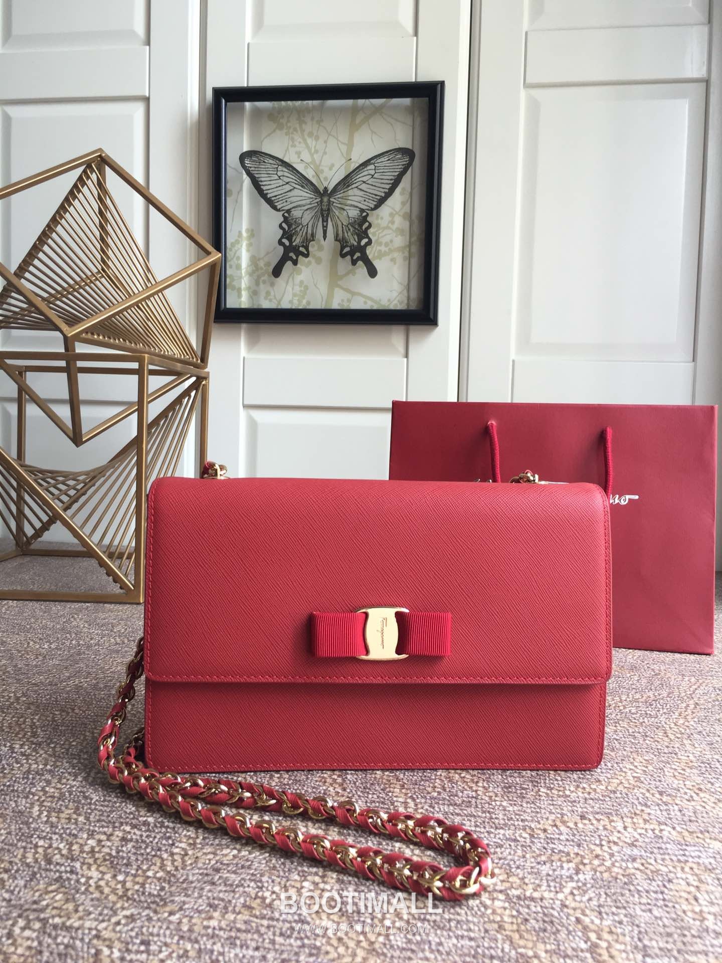 Salvatore Ferragamo Vara Bow Calfskin Flap Shoulder Bag with Chain Strap 살바토레페라가모 바라 보우 카프스킨 플랩 체인 숄더백 21E480 25cm 1