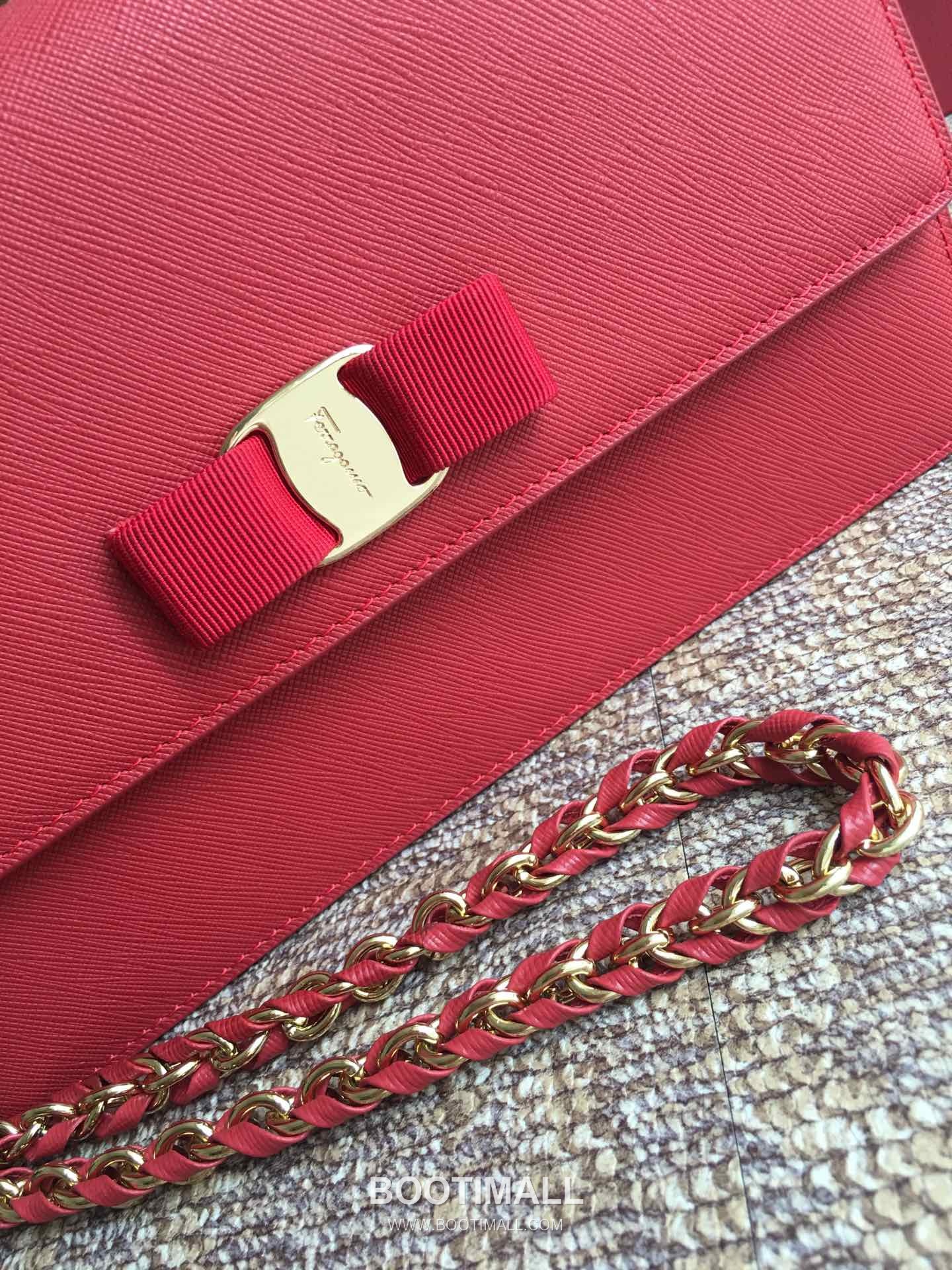 Salvatore Ferragamo Vara Bow Calfskin Flap Shoulder Bag with Chain Strap 살바토레페라가모 바라 보우 카프스킨 플랩 체인 숄더백 21E480 25cm 3