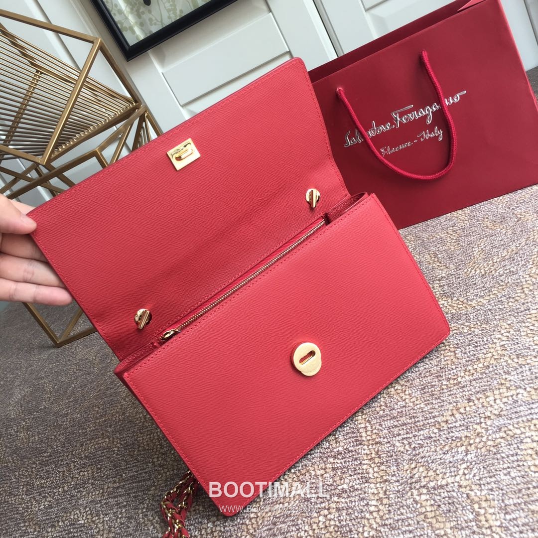 Salvatore Ferragamo Vara Bow Calfskin Flap Shoulder Bag with Chain Strap 살바토레페라가모 바라 보우 카프스킨 플랩 체인 숄더백 21E480 25cm 4