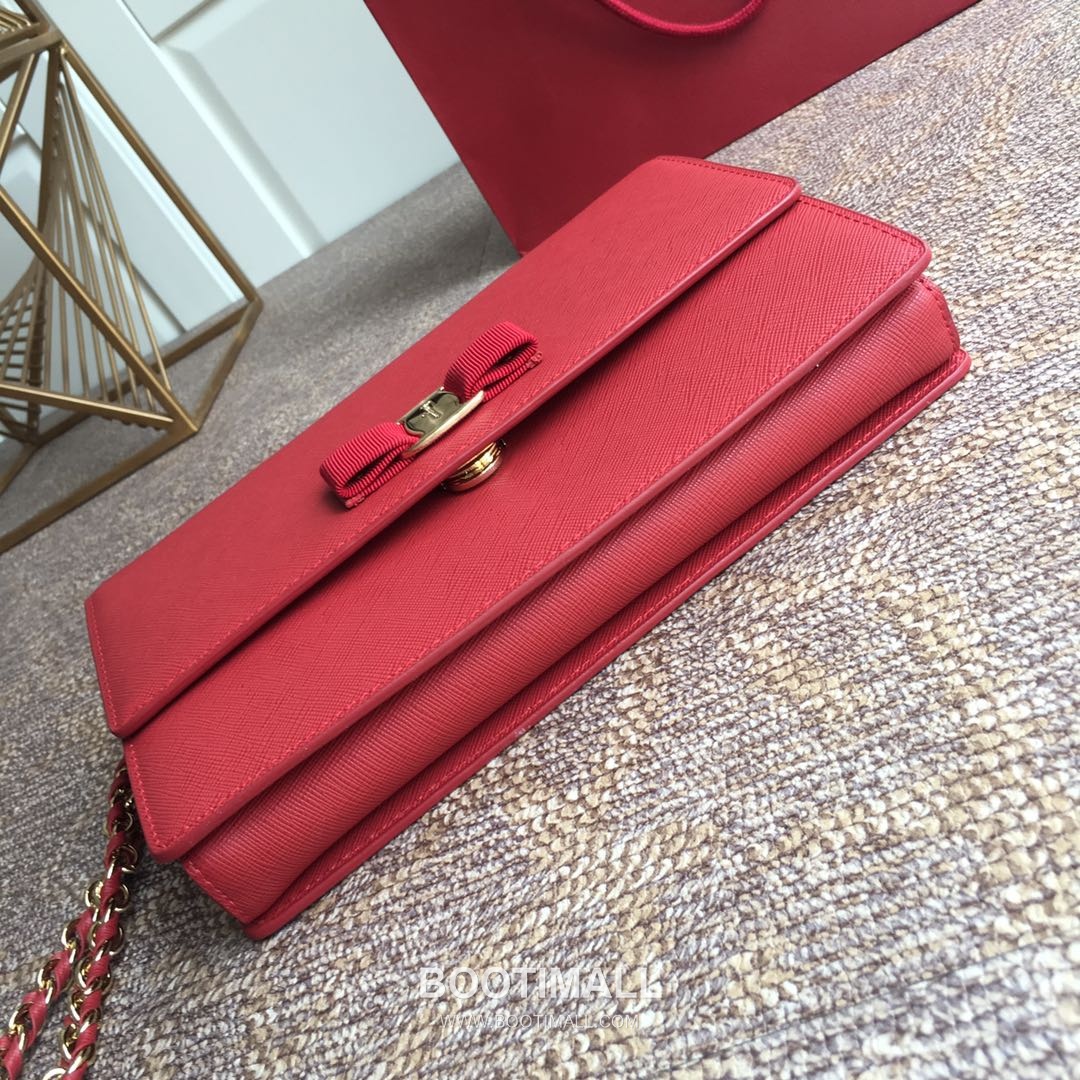 Salvatore Ferragamo Vara Bow Calfskin Flap Shoulder Bag with Chain Strap 살바토레페라가모 바라 보우 카프스킨 플랩 체인 숄더백 21E480 25cm 6