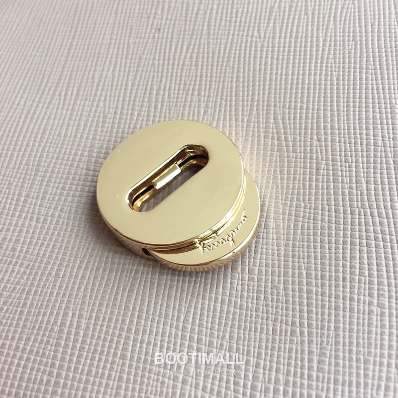 Salvatore Ferragamo Vara Bow Calfskin Flap Shoulder Bag with Chain Strap 살바토레페라가모 바라 보우 카프스킨 플랩 체인 숄더백 21E480 25cm 5