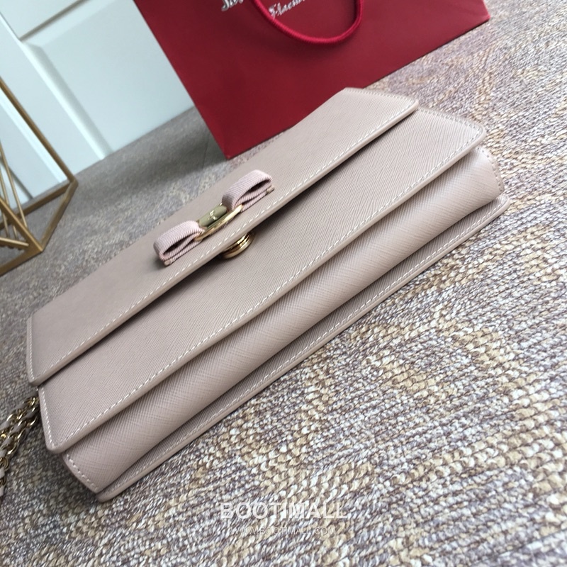 Salvatore Ferragamo Vara Bow Calfskin Flap Shoulder Bag with Chain Strap 살바토레페라가모 바라 보우 카프스킨 플랩 체인 숄더백 21E480 25cm 6
