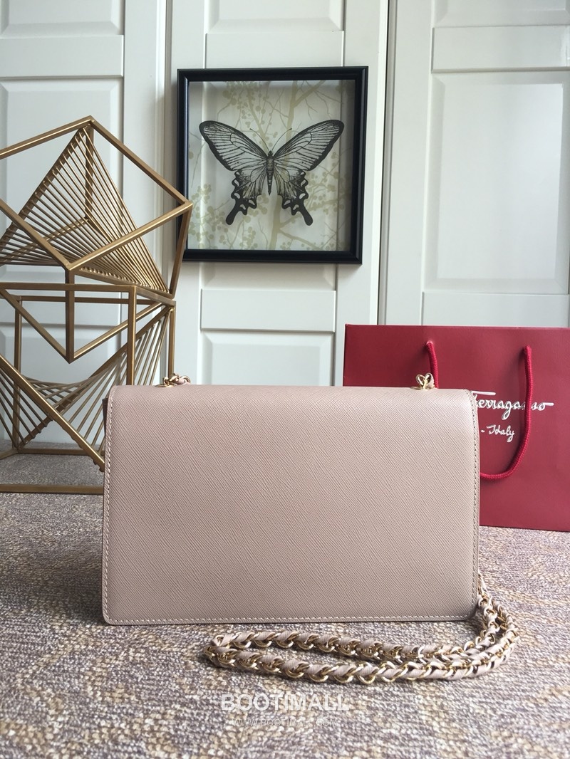 Salvatore Ferragamo Vara Bow Calfskin Flap Shoulder Bag with Chain Strap 살바토레페라가모 바라 보우 카프스킨 플랩 체인 숄더백 21E480 25cm 8