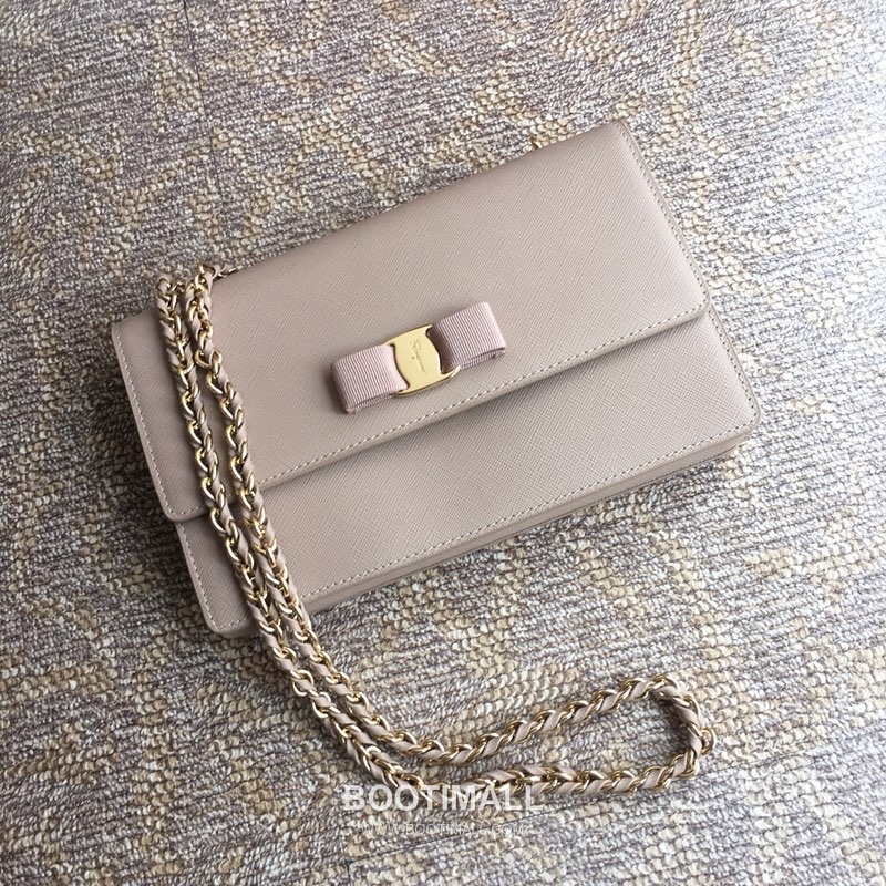 Salvatore Ferragamo Vara Bow Calfskin Flap Shoulder Bag with Chain Strap 살바토레페라가모 바라 보우 카프스킨 플랩 체인 숄더백 21E480 25cm 9