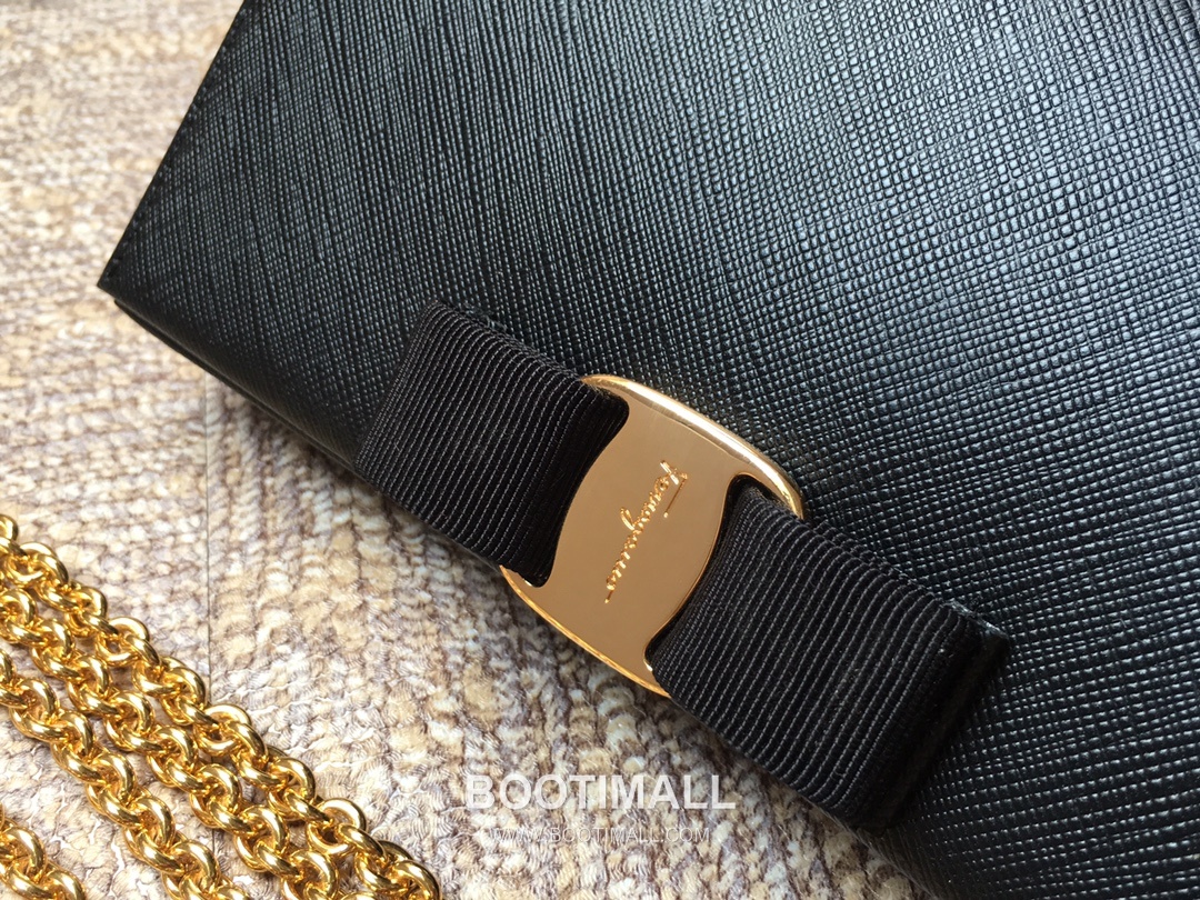 Salvatore Ferragamo Vara Bow Calfskin Flap Shoulder Bag with Chain Strap 살바토레페라가모 바라 보우 카프스킨 플랩 체인 숄더백 22B558 21cm 5