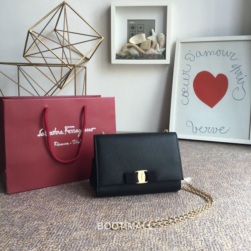 Salvatore Ferragamo Vara Bow Calfskin Flap Shoulder Bag with Chain Strap 살바토레페라가모 바라 보우 카프스킨 플랩 체인 숄더백 22B558 19cm 1