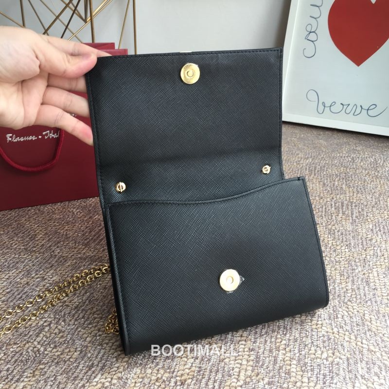 Salvatore Ferragamo Vara Bow Calfskin Flap Shoulder Bag with Chain Strap 살바토레페라가모 바라 보우 카프스킨 플랩 체인 숄더백 22B558 19cm 4