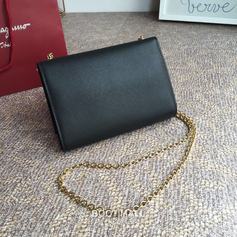 Salvatore Ferragamo Vara Bow Calfskin Flap Shoulder Bag with Chain Strap 살바토레페라가모 바라 보우 카프스킨 플랩 체인 숄더백 22B558 19cm 6