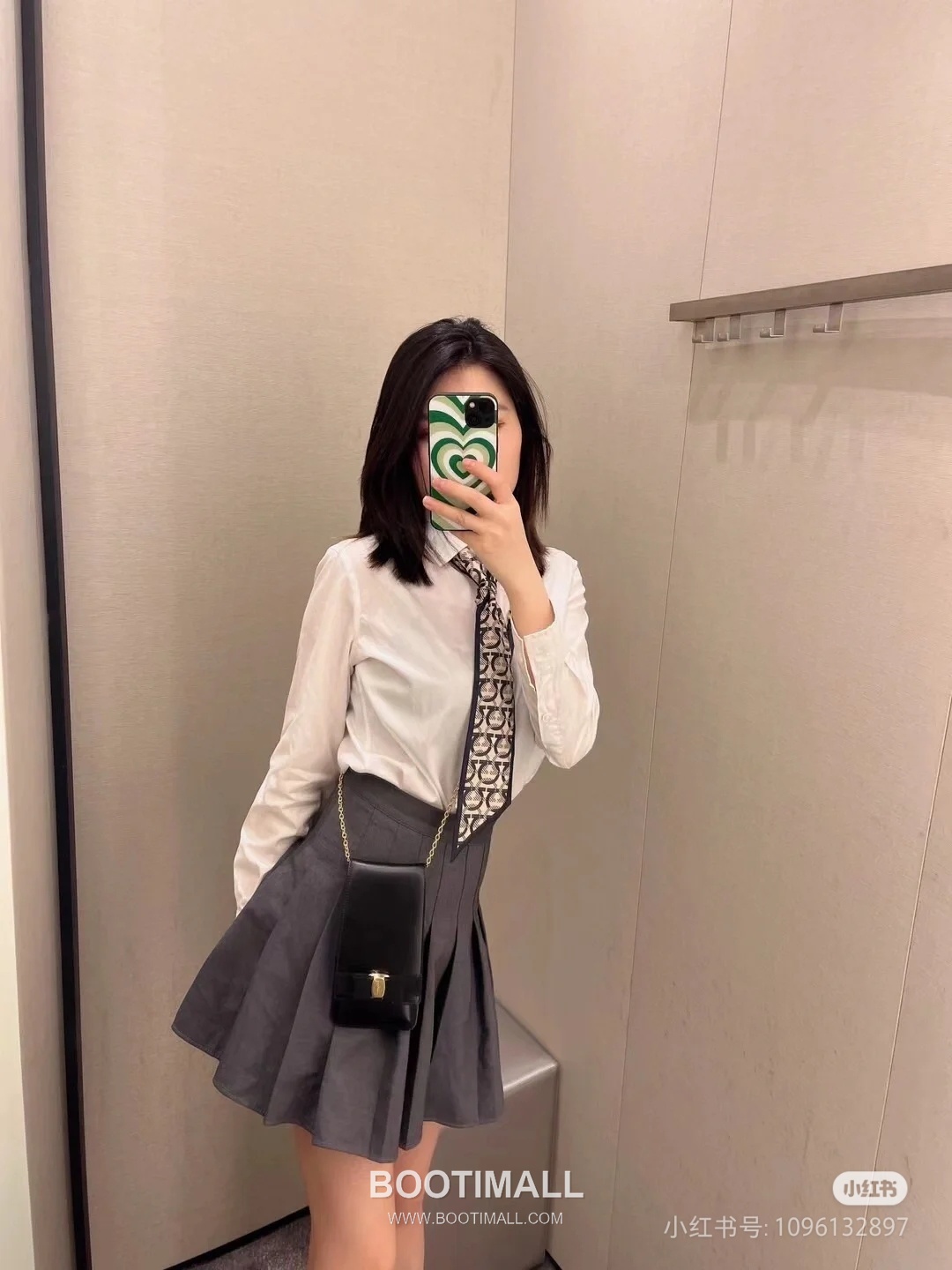 Salvatore Ferragamo Vara Bow Calfskin Phone Crossbody Bag with Belt Loop 살바토레페라가모 바라 보우 카프스킨 폰 크로스바디백 220264 12cm 1