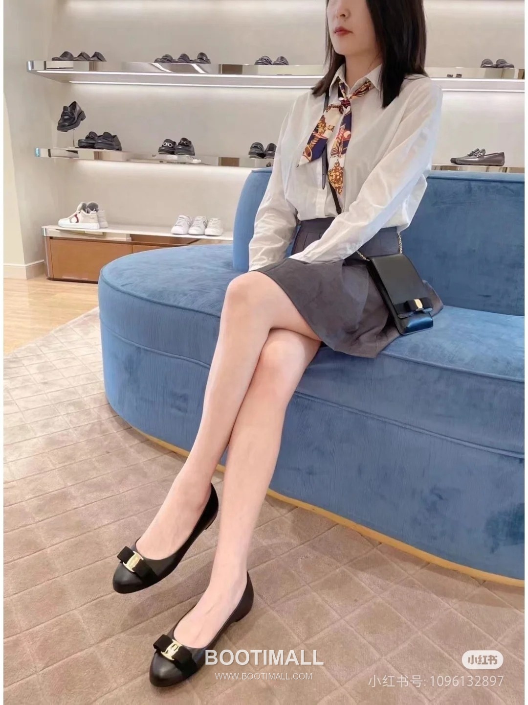 Salvatore Ferragamo Vara Bow Calfskin Phone Crossbody Bag with Belt Loop 살바토레페라가모 바라 보우 카프스킨 폰 크로스바디백 220264 12cm 2