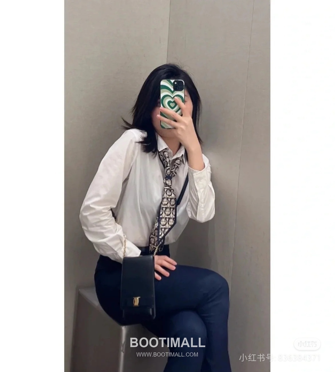 Salvatore Ferragamo Vara Bow Calfskin Phone Crossbody Bag with Belt Loop 살바토레페라가모 바라 보우 카프스킨 폰 크로스바디백 220264 12cm 4