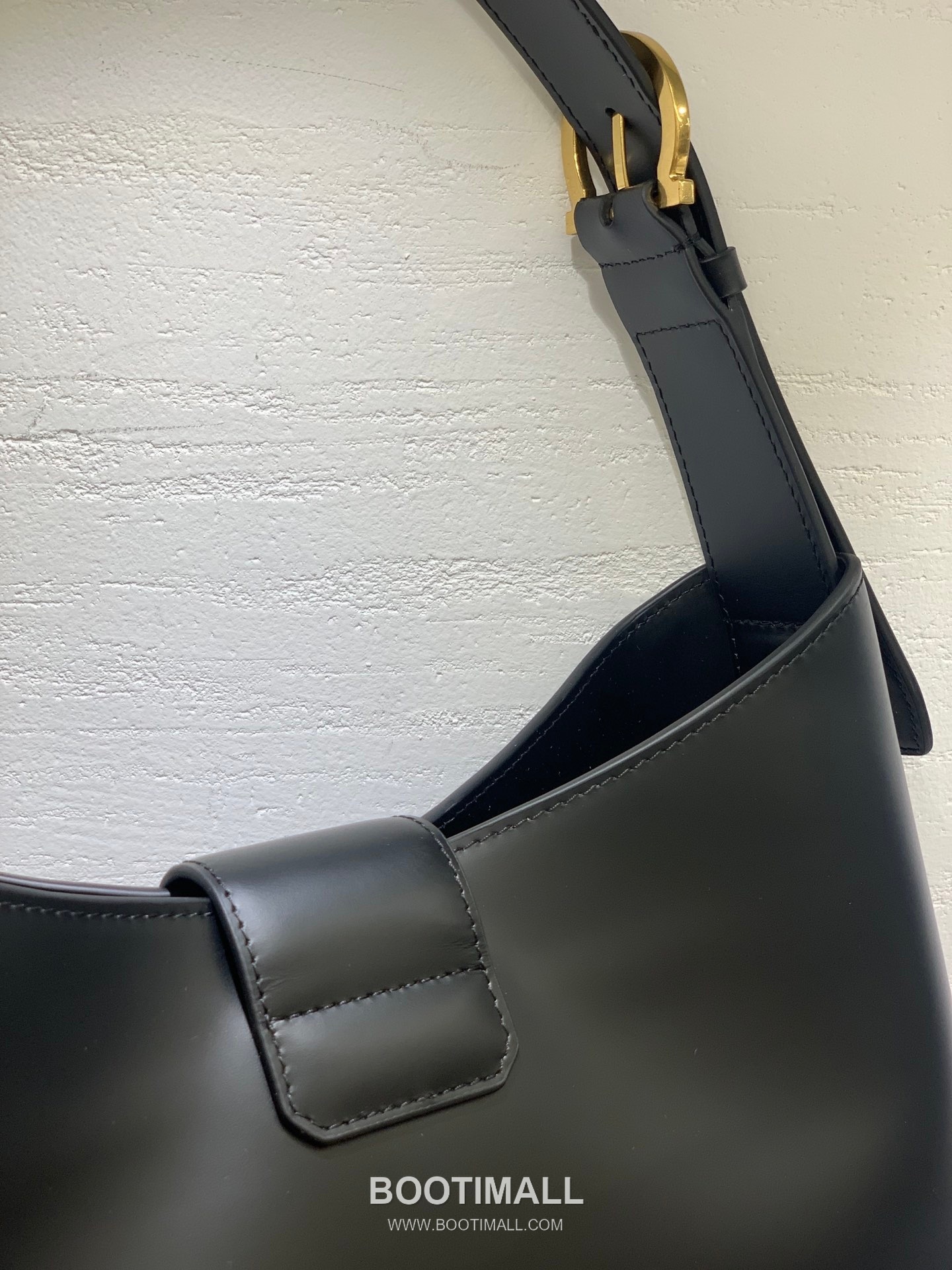 Salvatore Ferragamo Trifolio Matte Calfskin Shoulder Bag with Gancini Lock Detail 살바토레페라가모 트리폴리오 매트 카프스킨 숄더백 21-0926 30cm 13