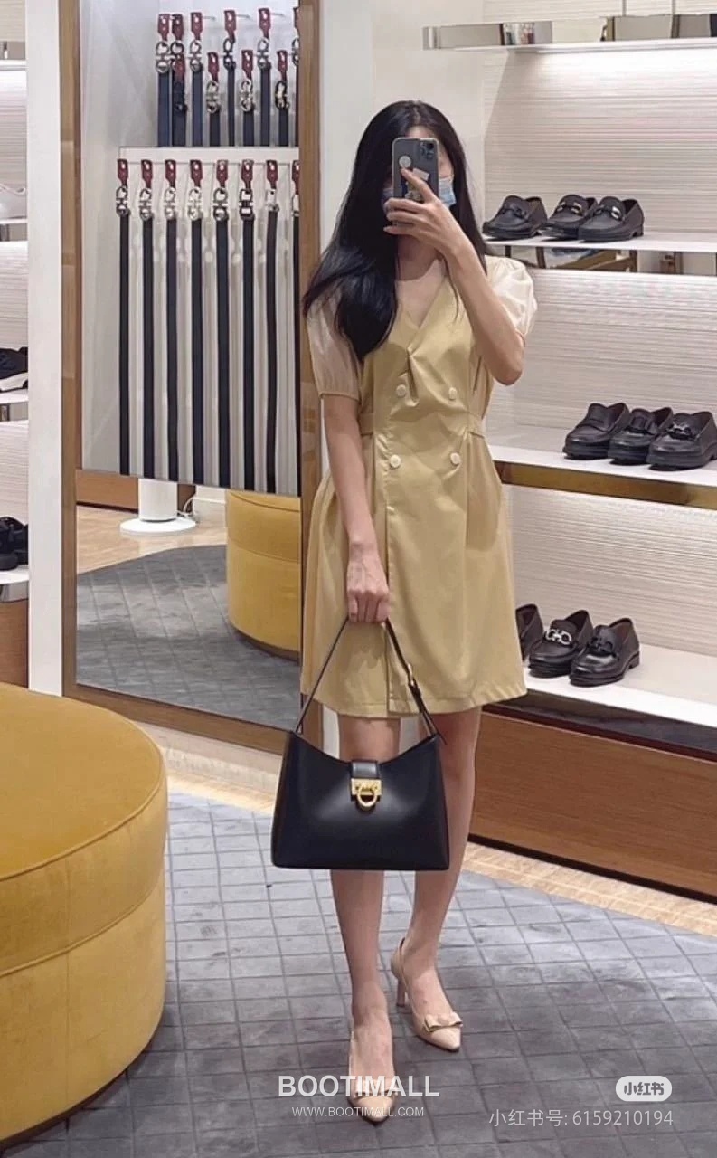 Salvatore Ferragamo Trifolio Matte Calfskin Shoulder Bag with Gancini Lock Detail 살바토레페라가모 트리폴리오 매트 카프스킨 숄더백 21-0926 30cm 17