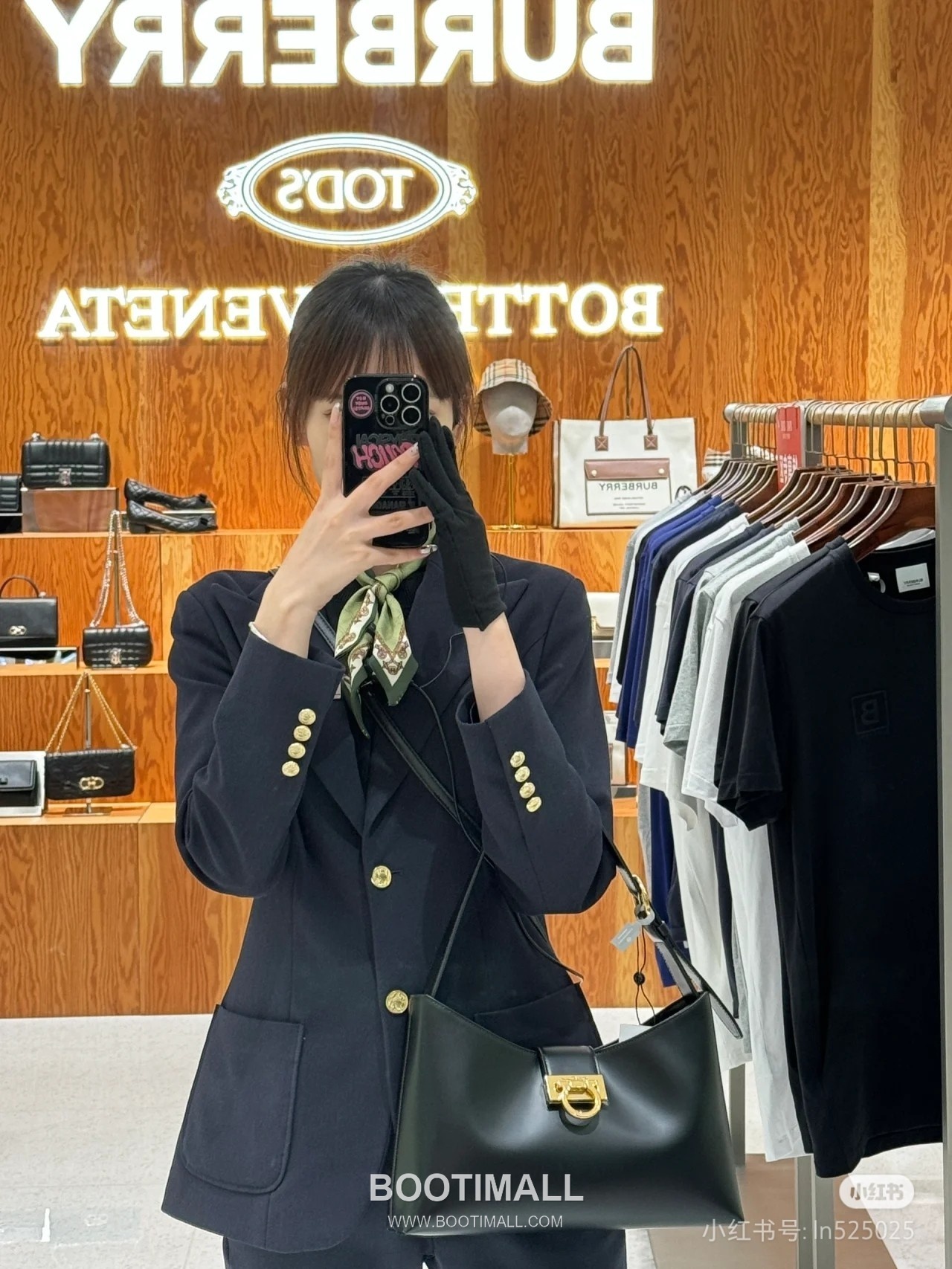 Salvatore Ferragamo Trifolio Matte Calfskin Shoulder Bag with Gancini Lock Detail 살바토레페라가모 트리폴리오 매트 카프스킨 숄더백 21-0926 30cm 18