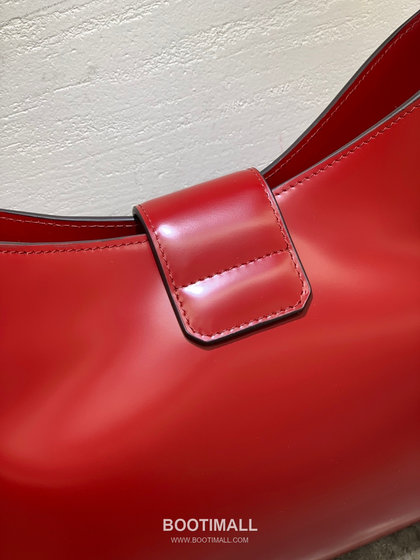 Salvatore Ferragamo Trifolio Matte Calfskin Shoulder Bag with Gancini Lock Detail 살바토레페라가모 트리폴리오 매트 카프스킨 숄더백 21-0926 30cm 3