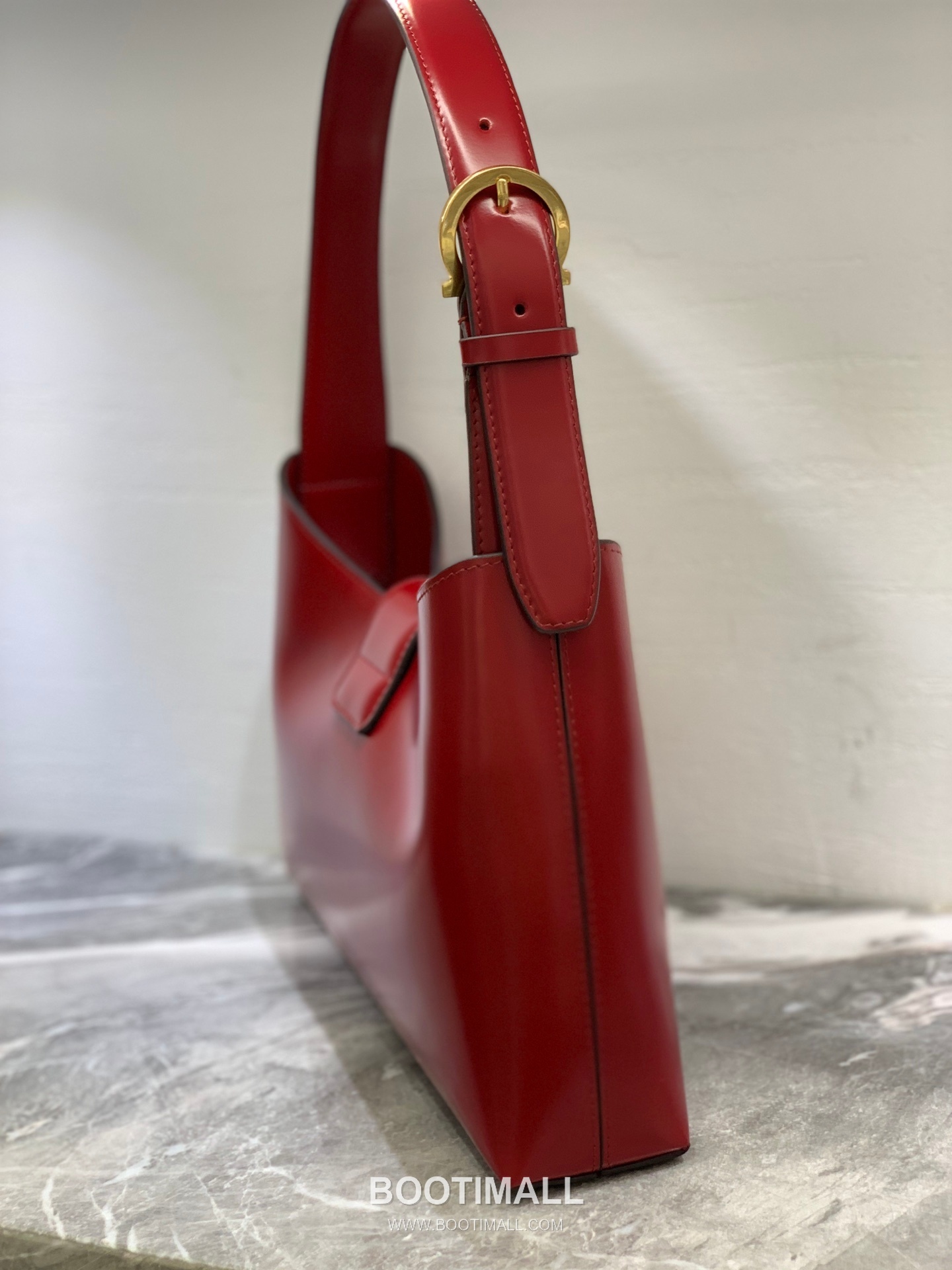 Salvatore Ferragamo Trifolio Matte Calfskin Shoulder Bag with Gancini Lock Detail 살바토레페라가모 트리폴리오 매트 카프스킨 숄더백 21-0926 30cm 7