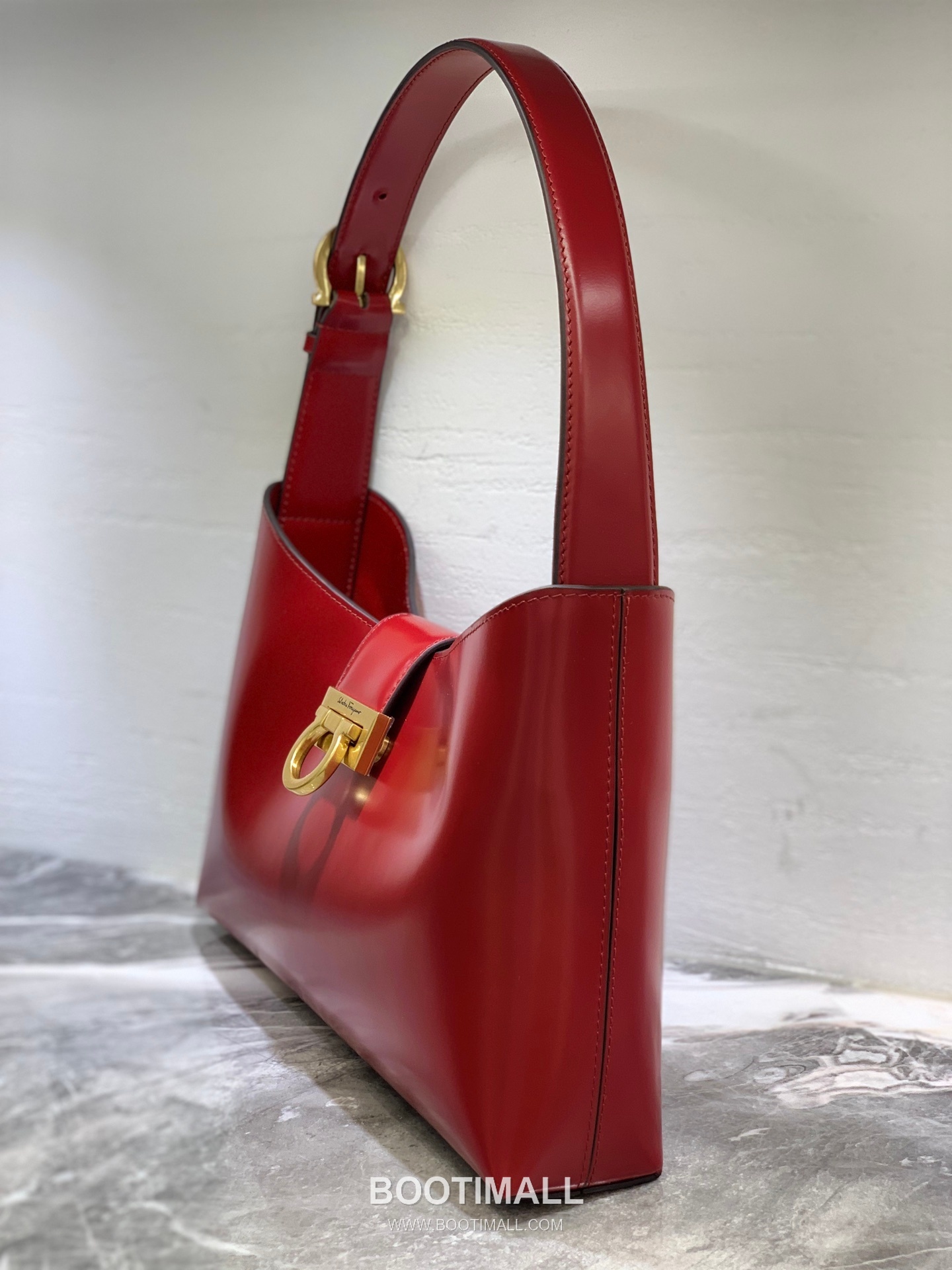 Salvatore Ferragamo Trifolio Matte Calfskin Shoulder Bag with Gancini Lock Detail 살바토레페라가모 트리폴리오 매트 카프스킨 숄더백 21-0926 30cm 8