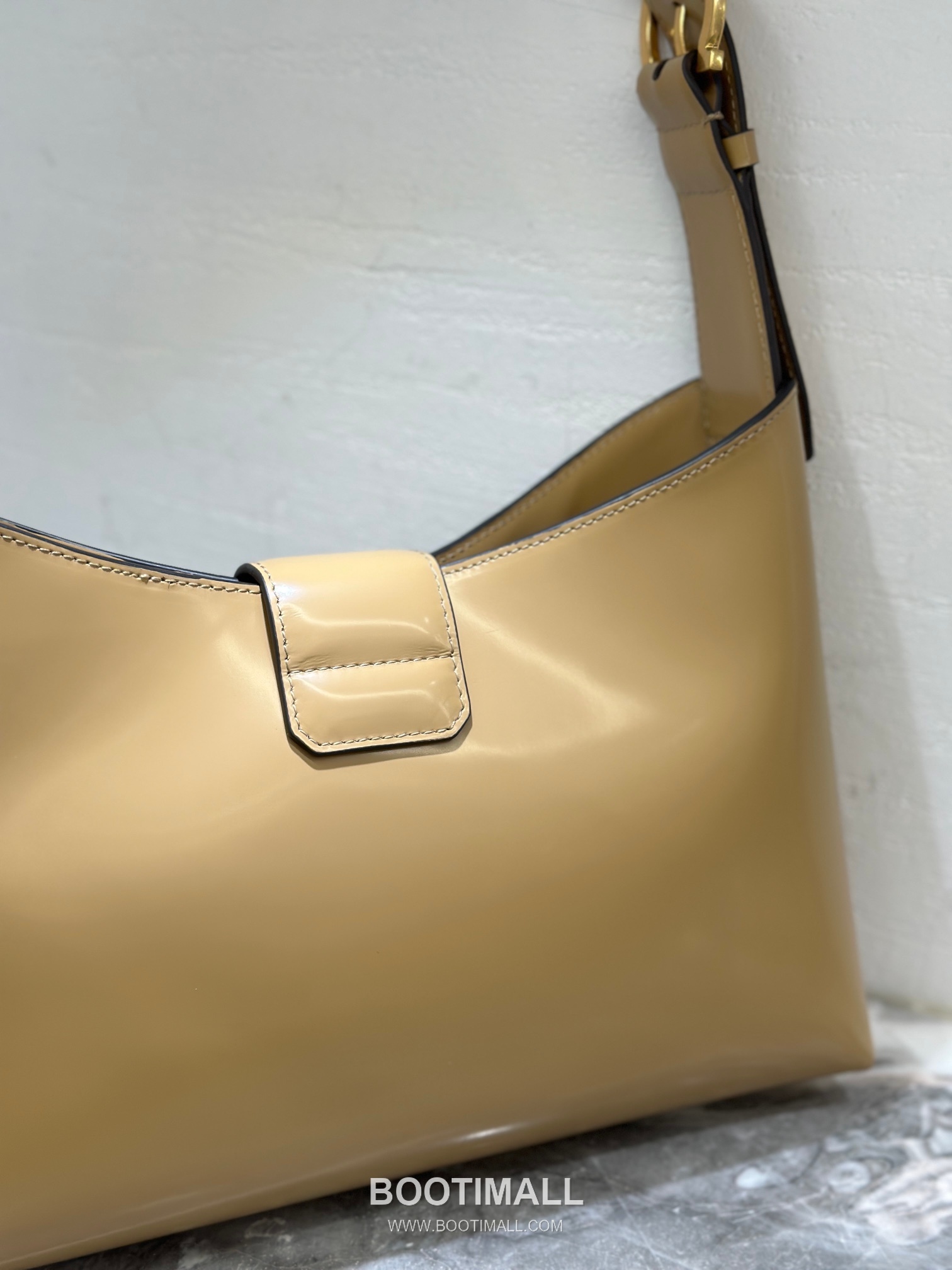 Salvatore Ferragamo Trifolio Matte Calfskin Shoulder Bag with Gancini Lock Detail 살바토레페라가모 트리폴리오 매트 카프스킨 숄더백 21-0926 30cm 6