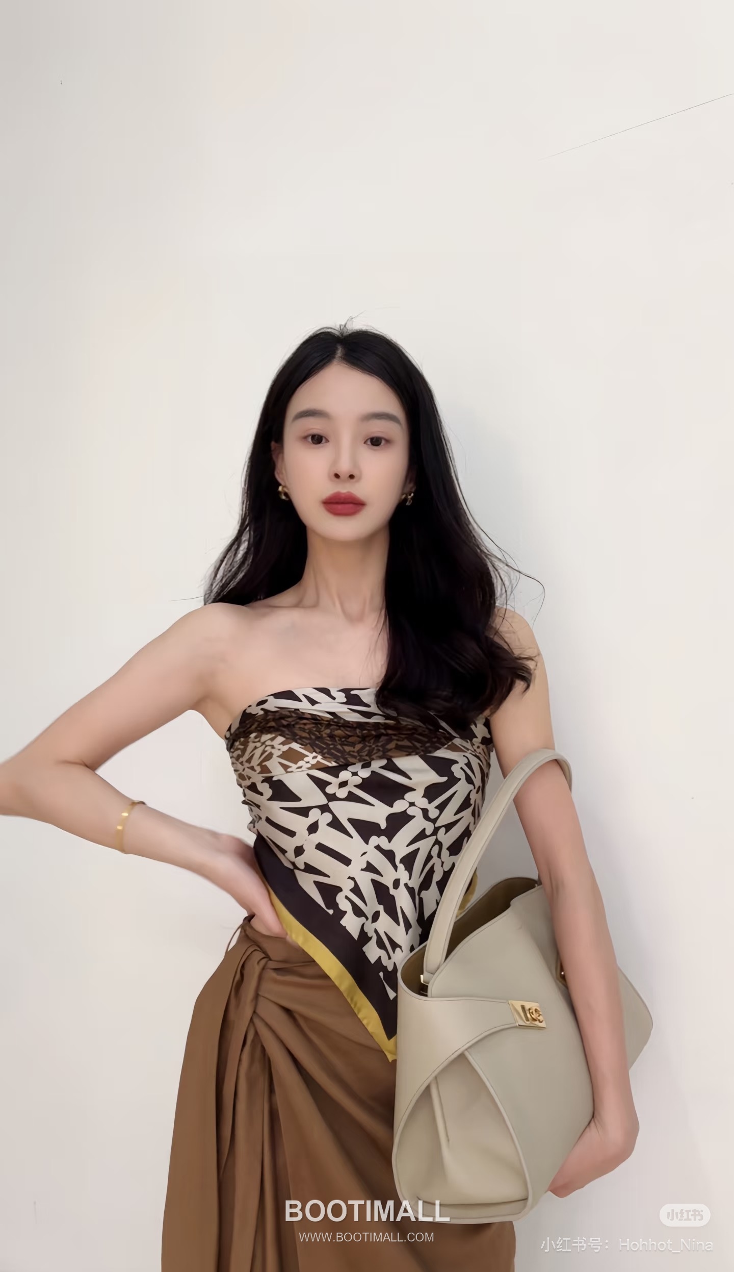 Salvatore Ferragamo Hug Sott Calfskin Top Handle Shoulder Bag with Gancini Lock 살바토레페라가모 허그 소트 카프스킨 탑핸들 숄더백 21-9816 34cm 2