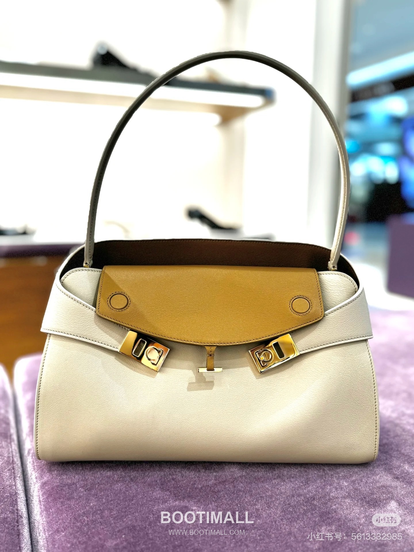Salvatore Ferragamo Hug Sott Calfskin Top Handle Shoulder Bag with Gancini Lock 살바토레페라가모 허그 소트 카프스킨 탑핸들 숄더백 21-9816 34cm 9