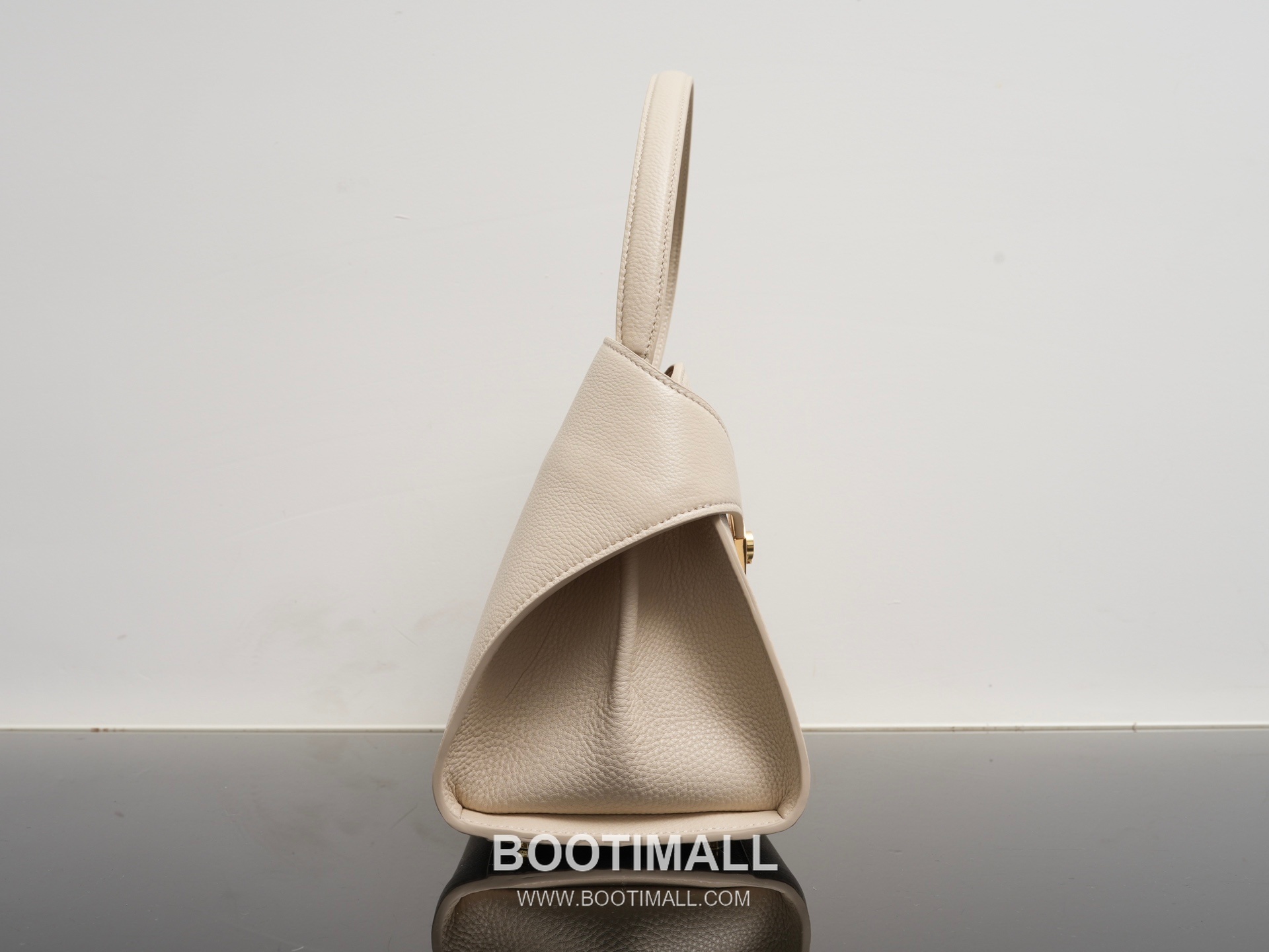 Salvatore Ferragamo Hug Sott Calfskin Top Handle Shoulder Bag with Gancini Lock 살바토레페라가모 허그 소트 카프스킨 탑핸들 숄더백 21-9816 34cm 15