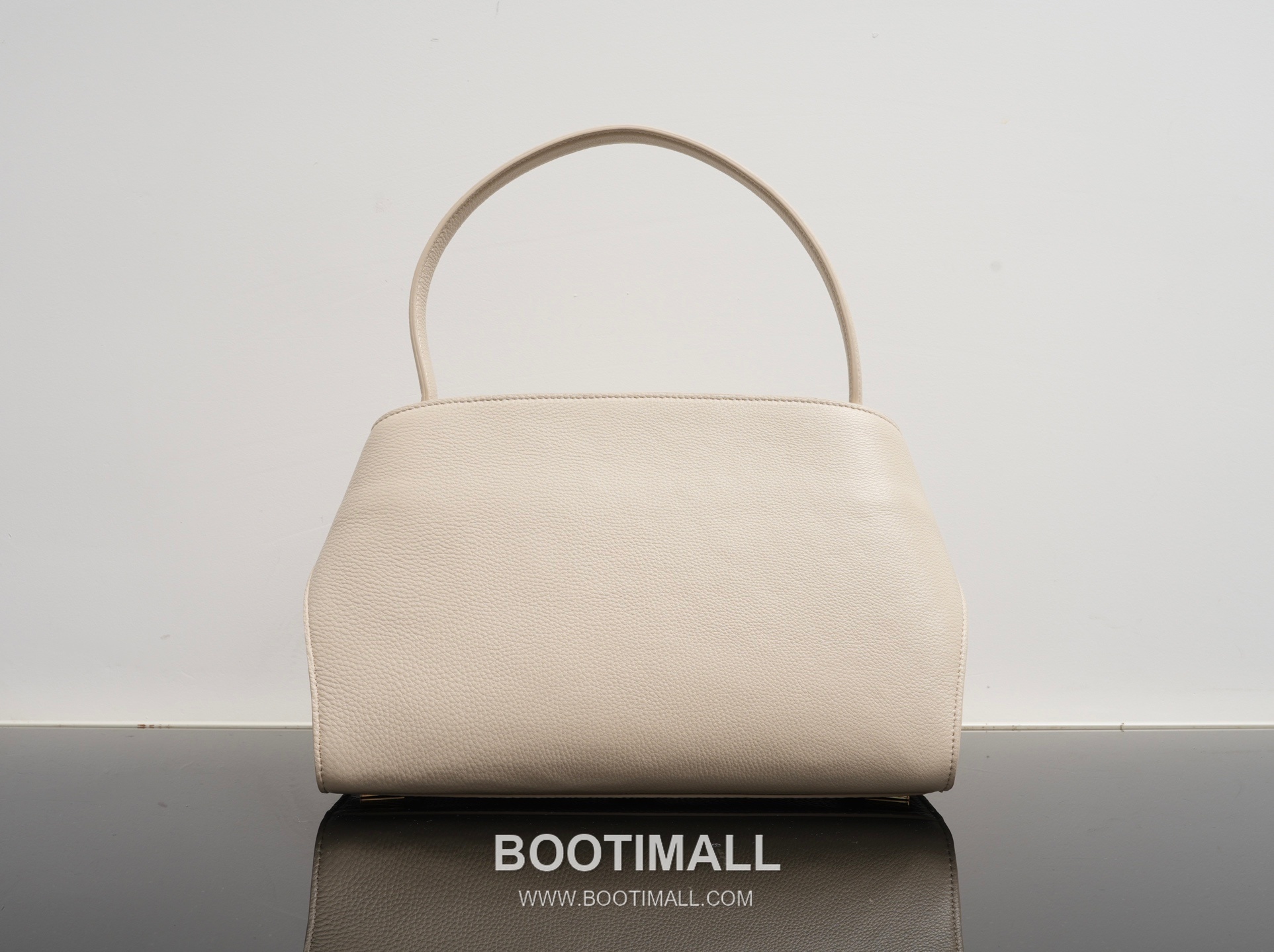 Salvatore Ferragamo Hug Sott Calfskin Top Handle Shoulder Bag with Gancini Lock 살바토레페라가모 허그 소트 카프스킨 탑핸들 숄더백 21-9816 34cm 17